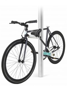 Le vélo Yerka attaché à un point fixe