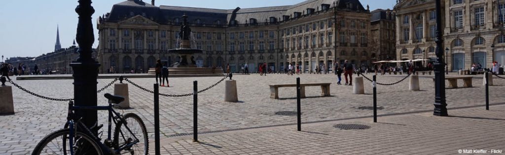 laisser-son-velo-a-Bordeaux-en-toute-tranquillite-place-de-la-bourse