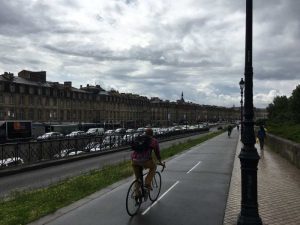 Cycliste sur les Quais de Bordeaux