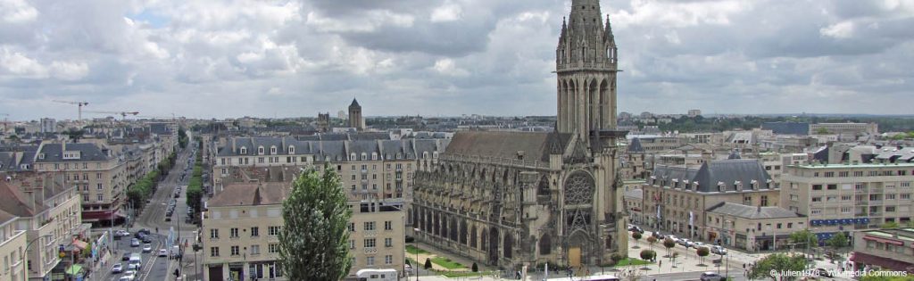 Vue sur Caen et son Eglise Saint Pierre