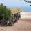 En vacances à bicyclette, stationner son vélo à la plage